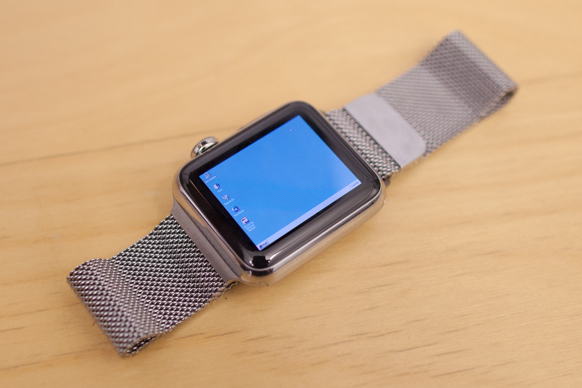 Apple WatchでWindows 95が起動する